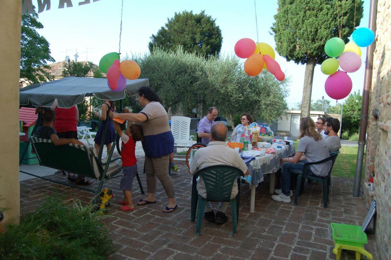 Il Poggio Villa Mombaroccio Exteriör bild